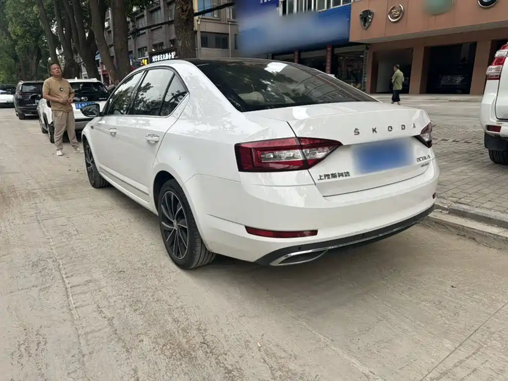 Skoda Octavia 2019 — фото 7