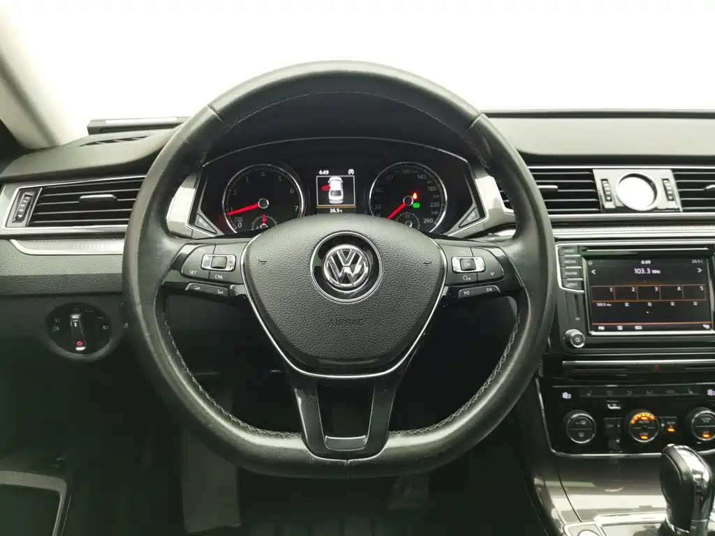 Volkswagen Passat 2018 — фото 11