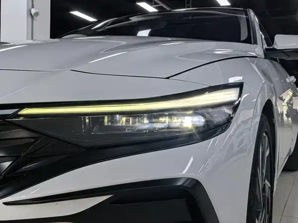 Hyundai Elantra 2023