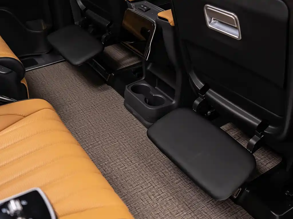 Toyota Granvia — фото 16