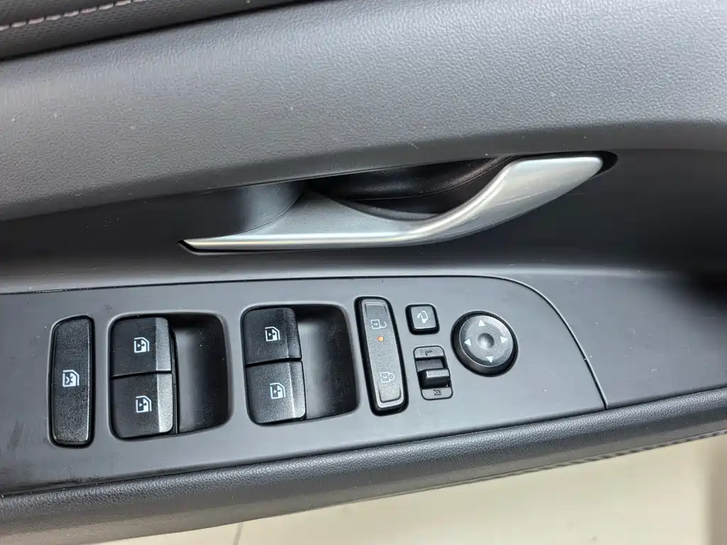Hyundai Elantra 2023 — фото 10
