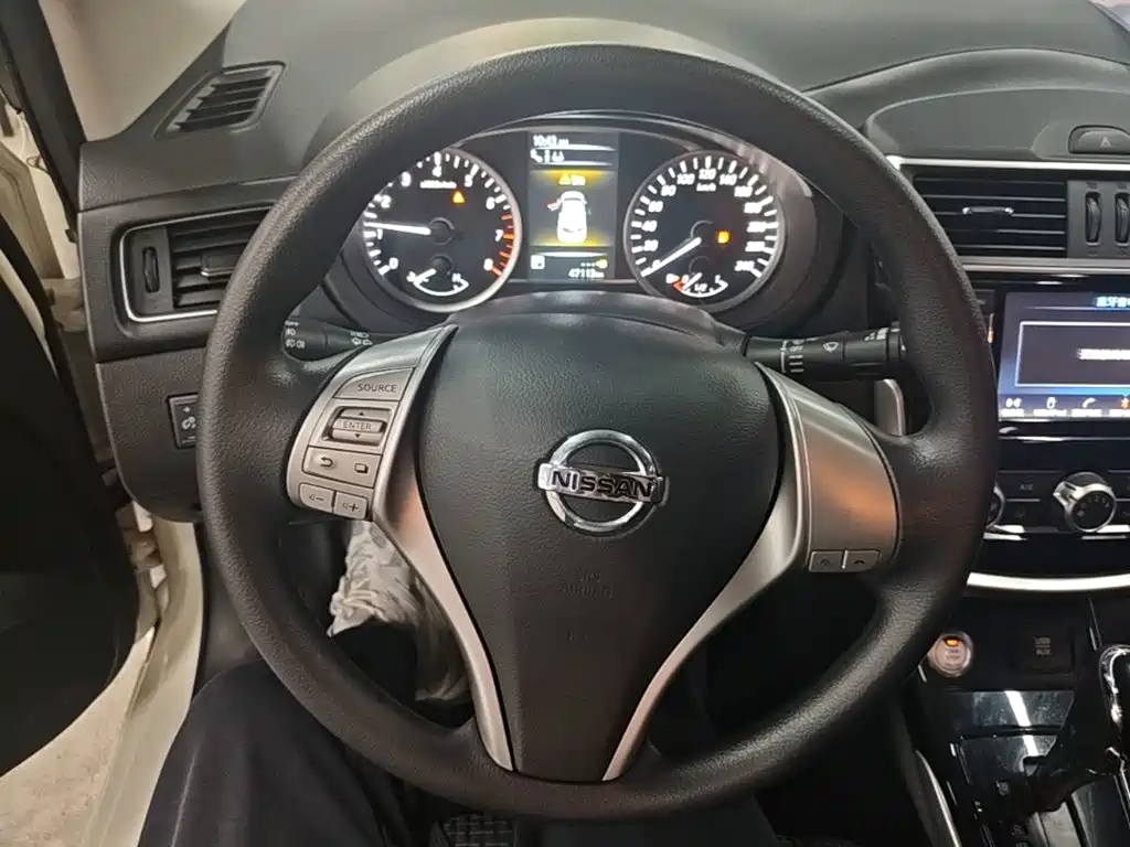 Nissan Tiida 2018 — фото 11
