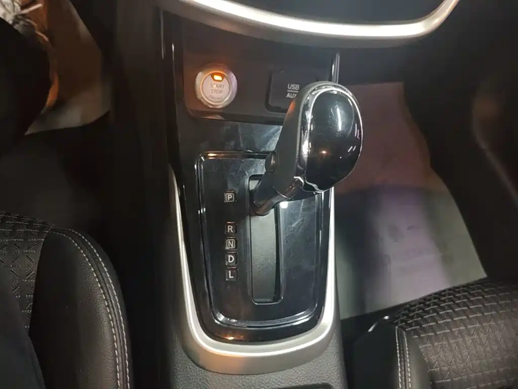 Nissan Tiida 2018 — фото 14