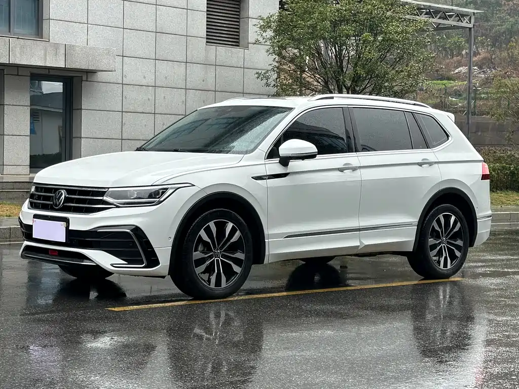 Volkswagen Tiguan L 2023 — фото 1