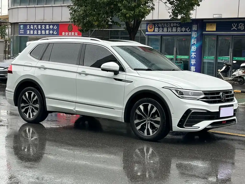 Volkswagen Tiguan L 2023 — фото 3