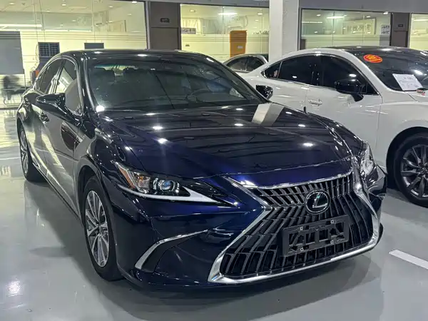 Lexus ES 2023
