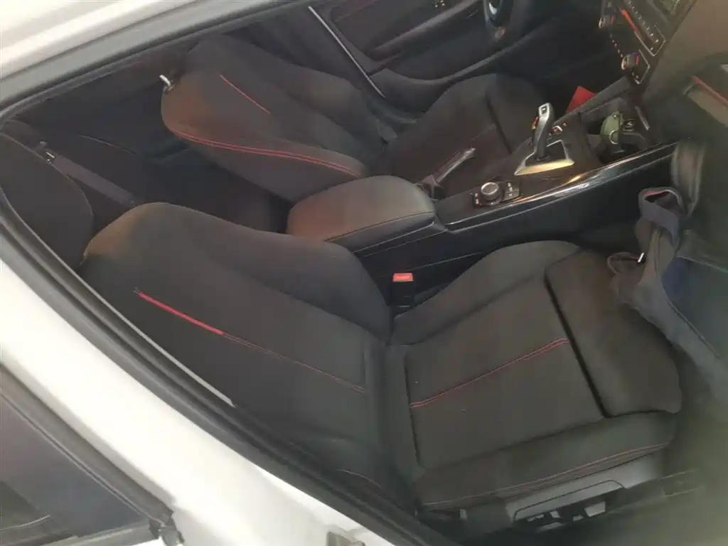 BMW 1 Series 2015 — фото 25