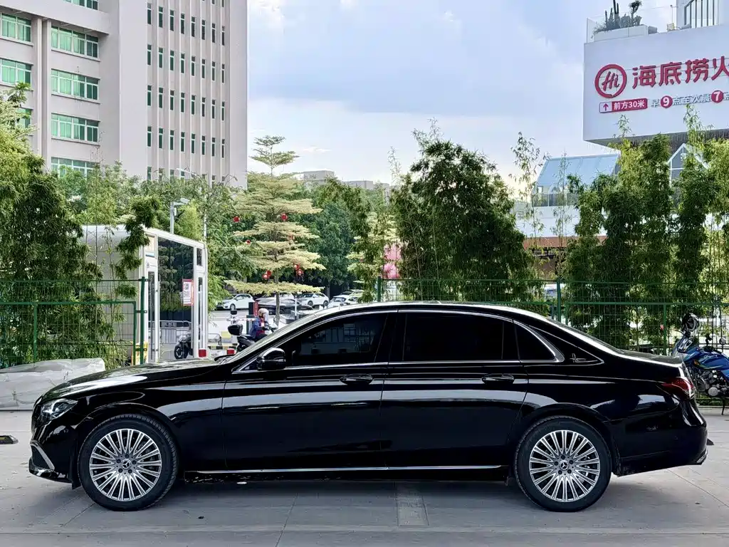 Mercedes-Benz E-Class 2023 — фото 3