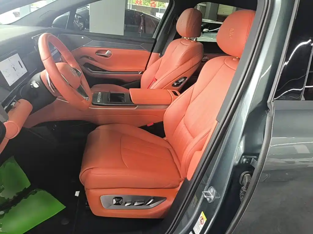 BYD Tang L 2025