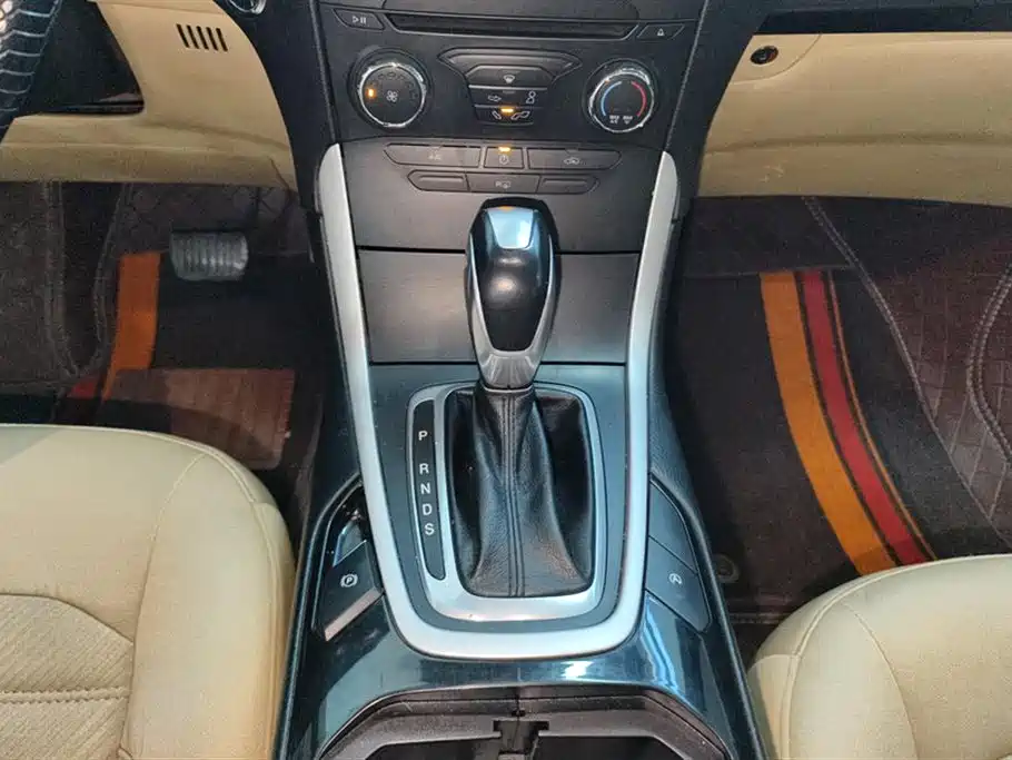 Ford Edge 2019 — фото 16