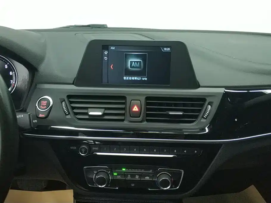 BMW 1 Series 2018 — фото 13