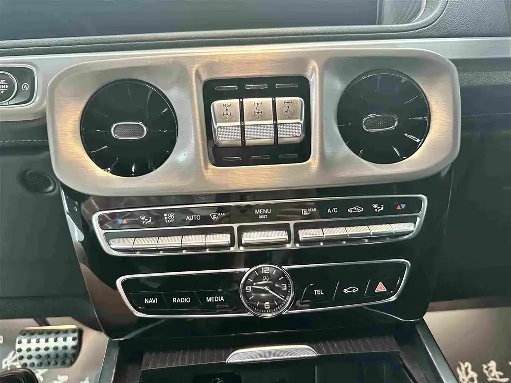 Mercedes-Benz G-Class 2023 — фото 10