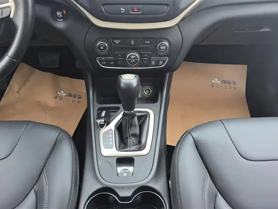 Jeep Cherokee 2016 — фото 16