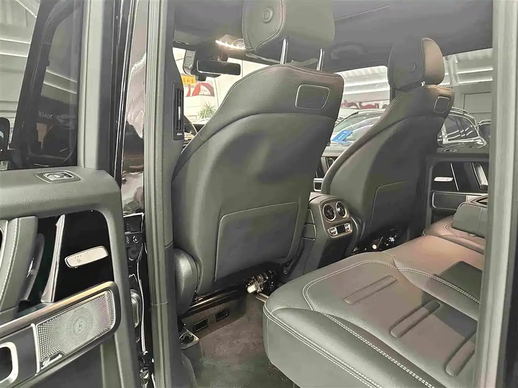 Mercedes-Benz G-Class 2023 — фото 14