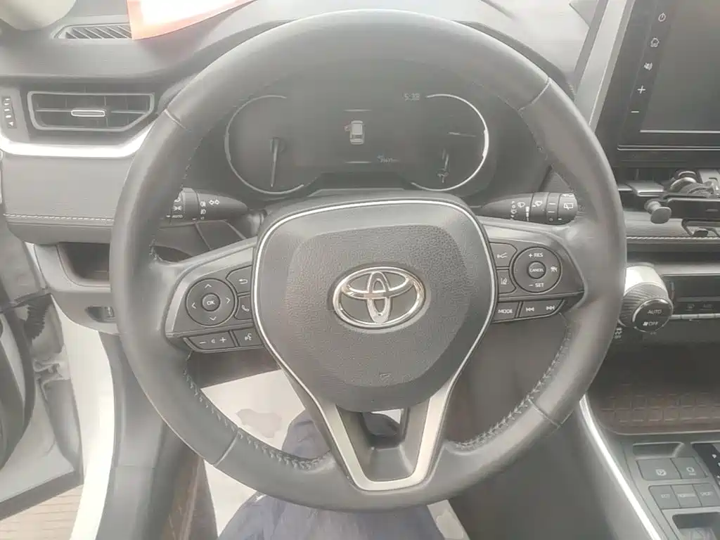 Toyota RAV4 2020 — фото 11