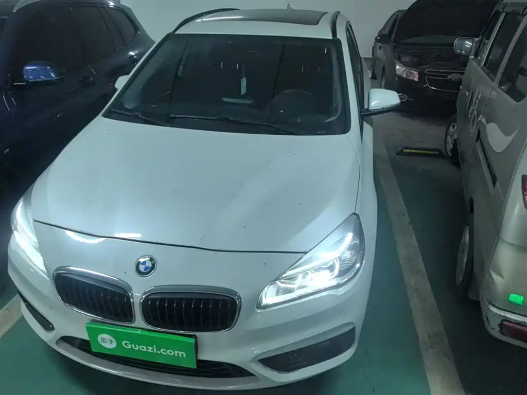 BMW 2 Series Active Tourer 2017 — фото 3