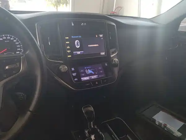 Toyota Crown 2016