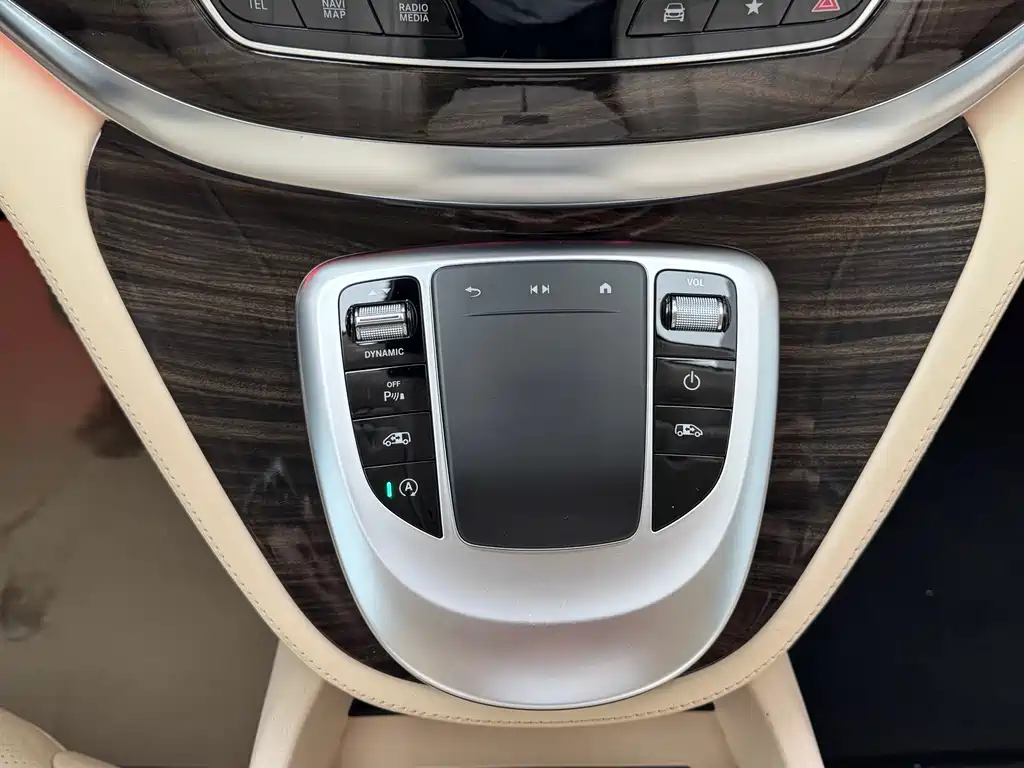 Mercedes-Benz V-Class 2021 — фото 15