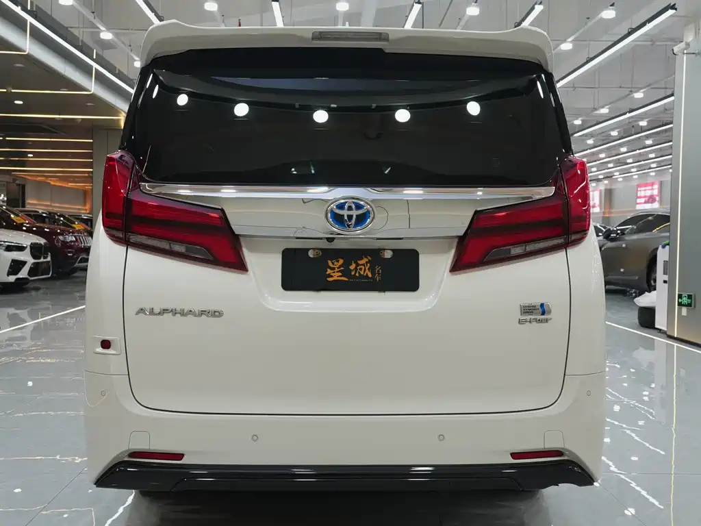 Toyota Alphard 2021 — фото 8