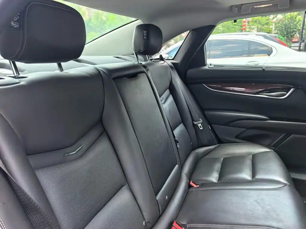 Cadillac XTS 2017 — фото 13