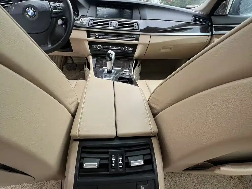 BMW 5 Series 2011 — фото 12