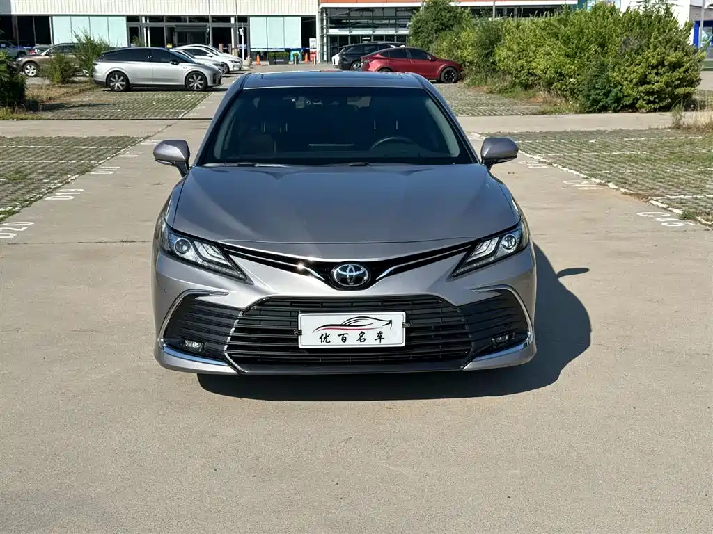 Toyota Camry 2023 — фото 2