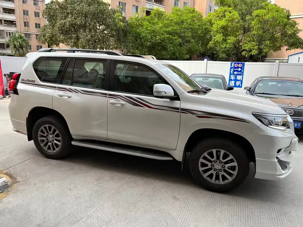 Toyota Prado 2018 — фото 2