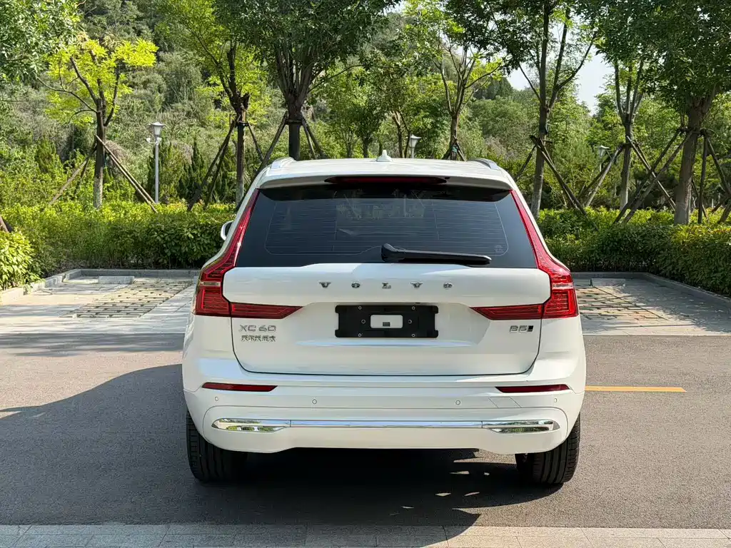 Volvo XC60 2021 — фото 8