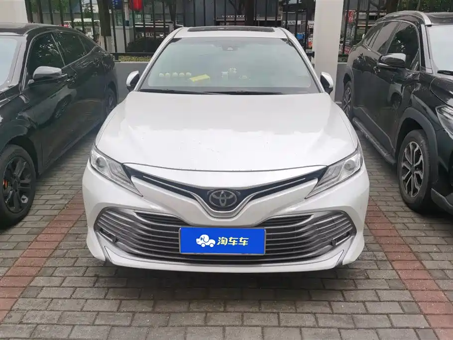 Toyota Camry 2021 — фото 2
