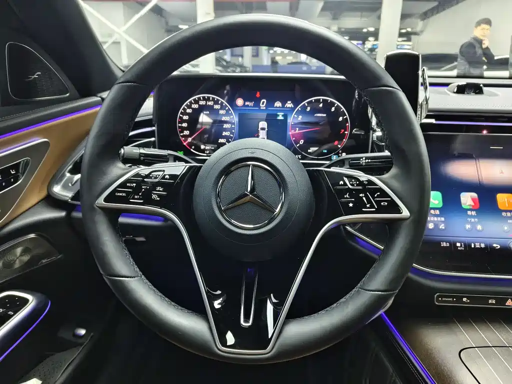 Mercedes-Benz E-Class 2024 — фото 11