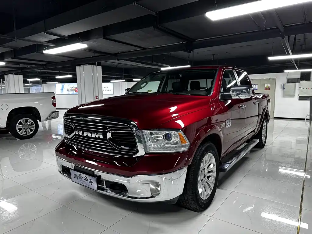 RAM Trucks 2015 — фото 1