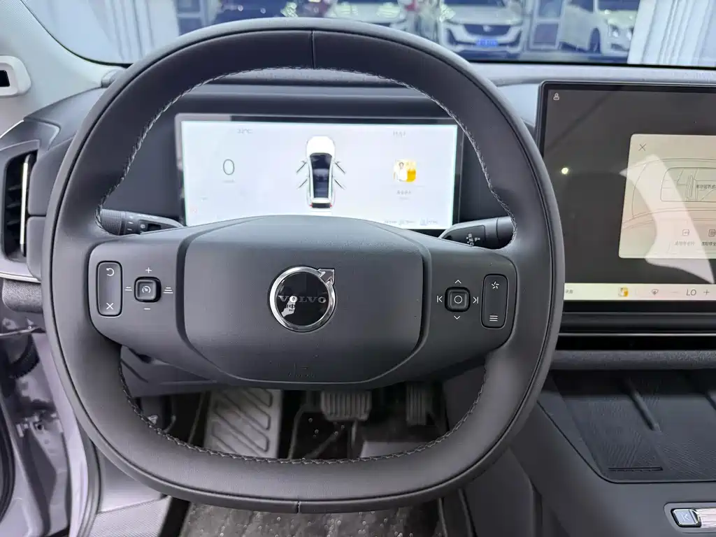Volvo XC70 PHEV 2025