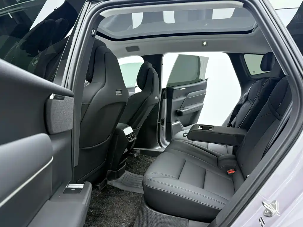 Volvo XC70 PHEV 2025