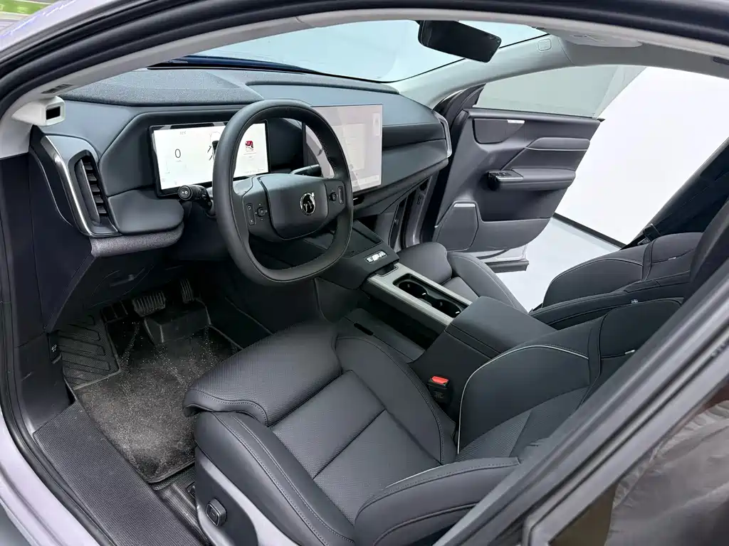 Volvo XC70 PHEV 2025