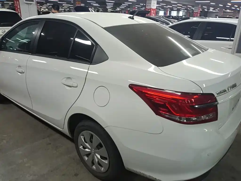 Toyota Yaris L 2021