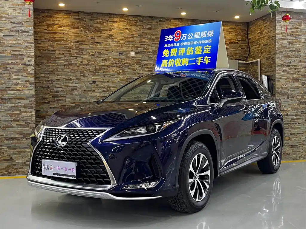 Lexus RX 2022 — фото 1