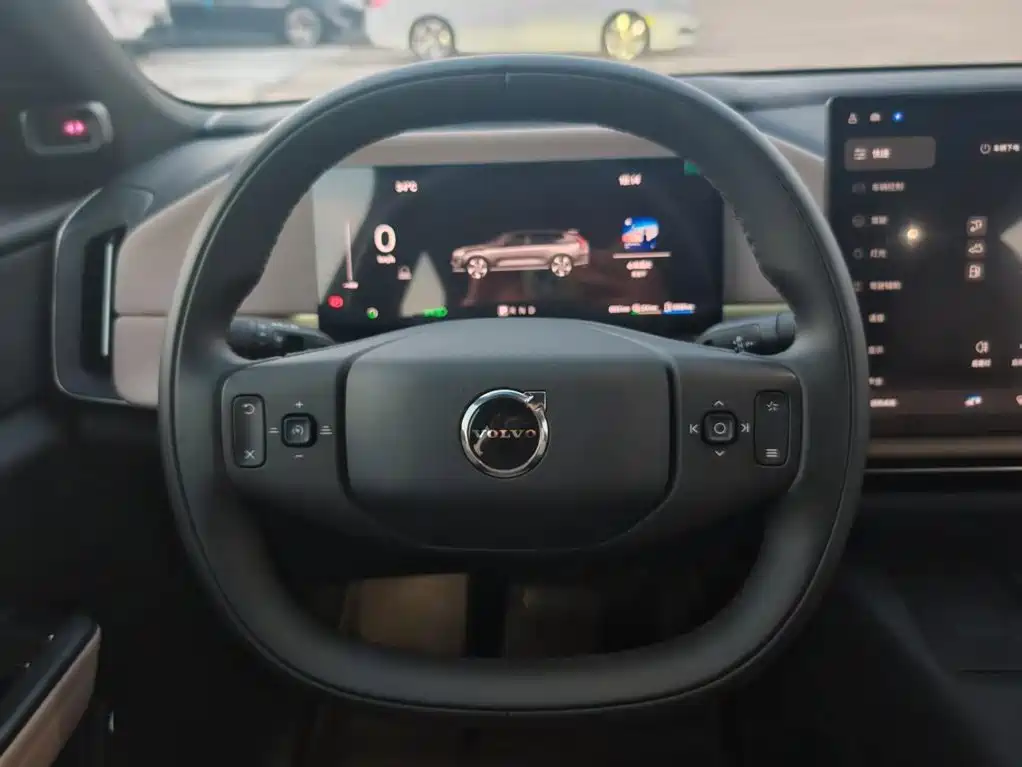Volvo XC70 Plug-In Hybrid 2025 — фото 13