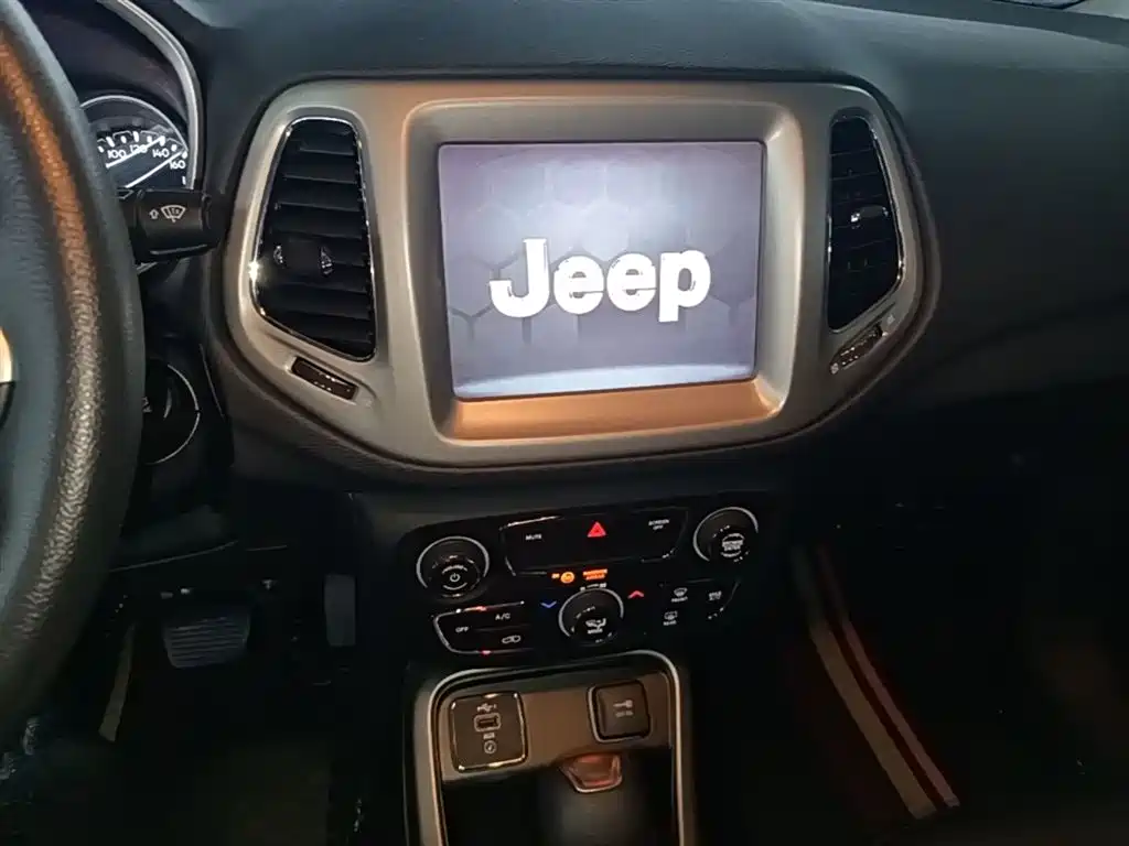Jeep Compass 2020 — фото 13