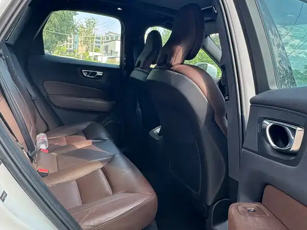 Volvo XC60 2021