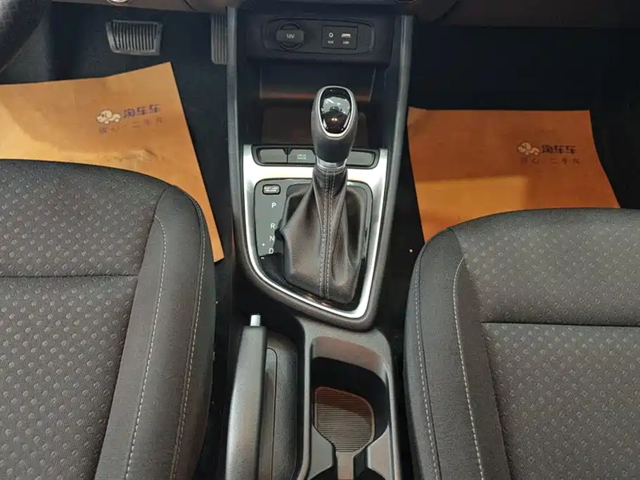Hyundai Elantra 2019 — фото 16