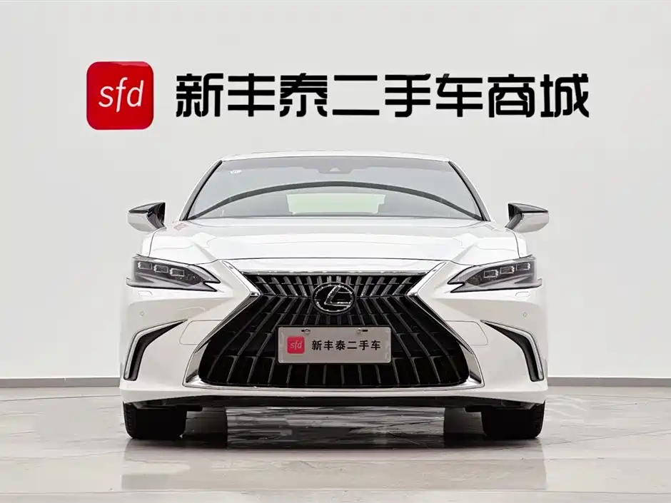 Lexus ES 2023