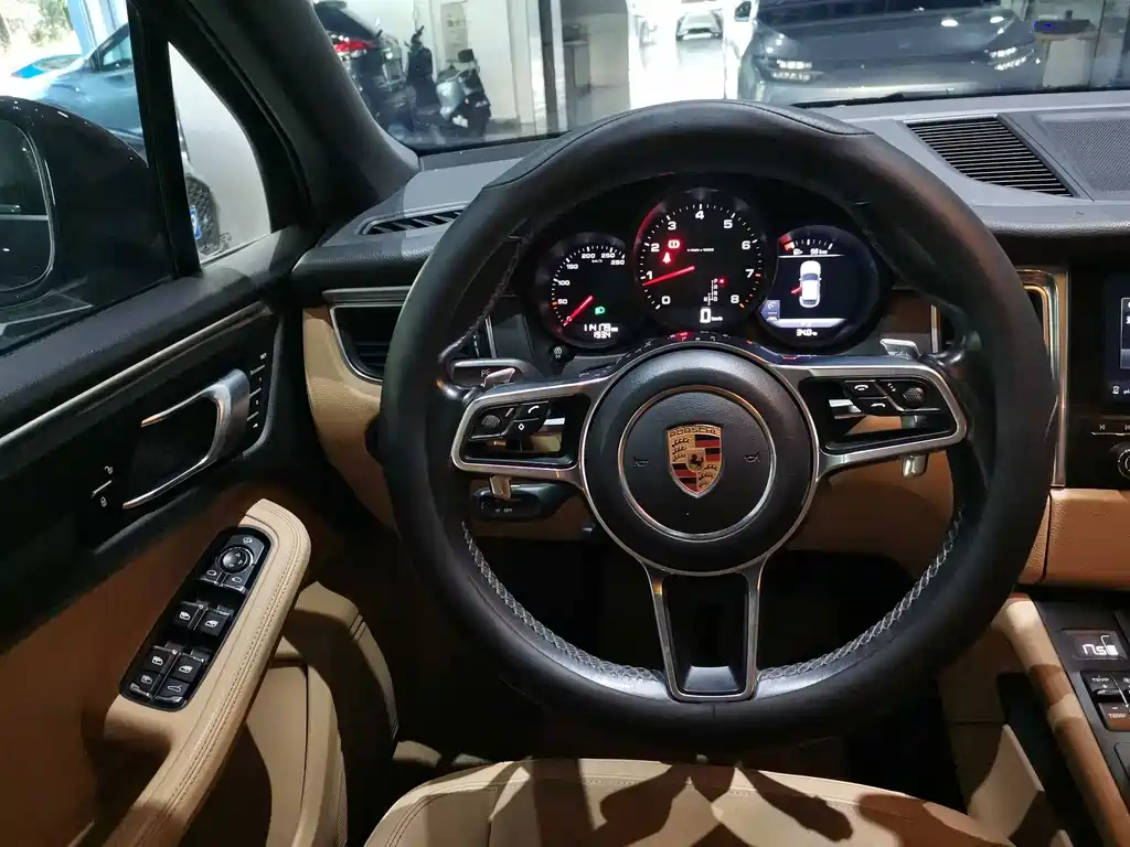 Porsche Macan 2016 — фото 11