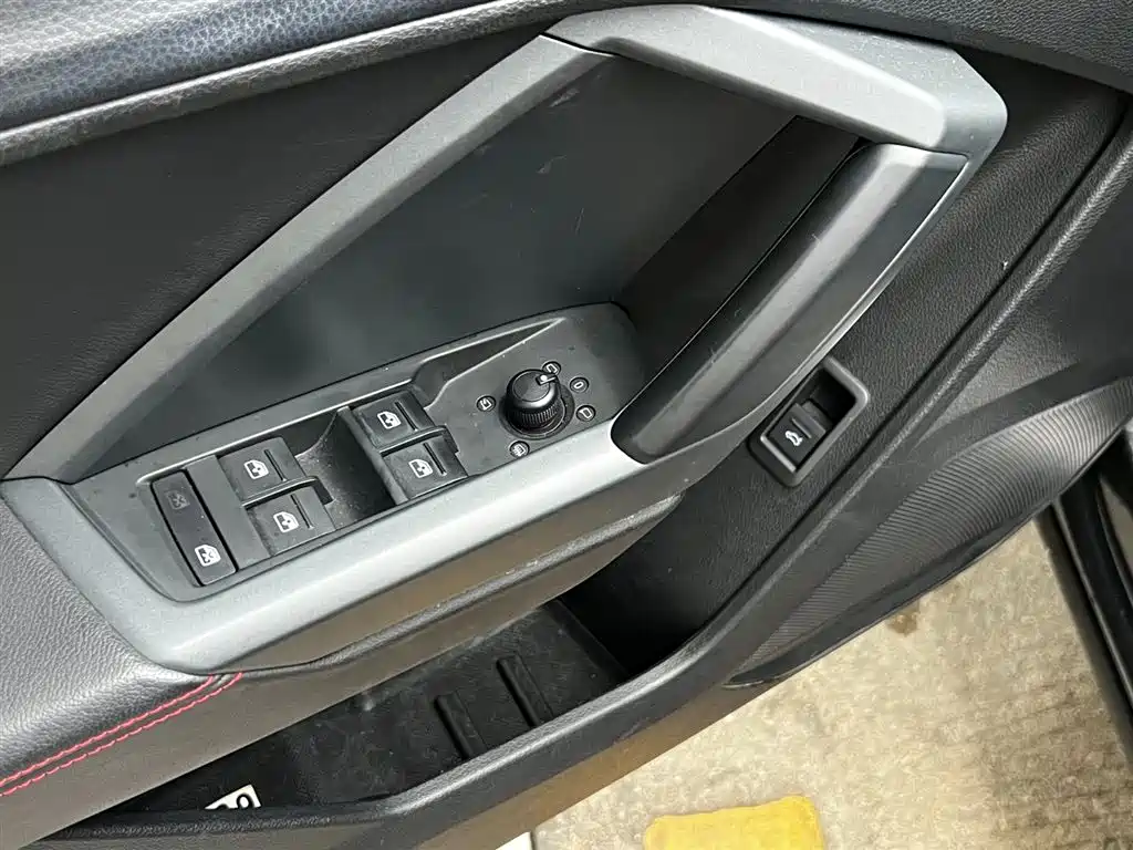Audi Q3 2021 — фото 16
