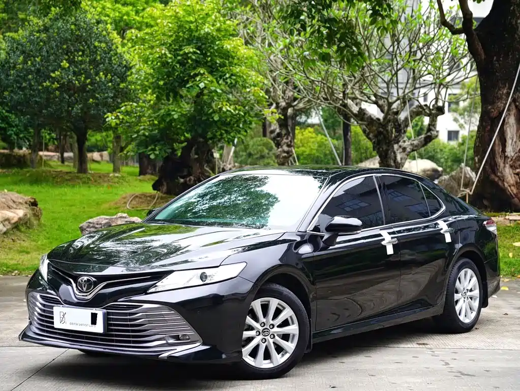Toyota Camry 2020 — фото 1