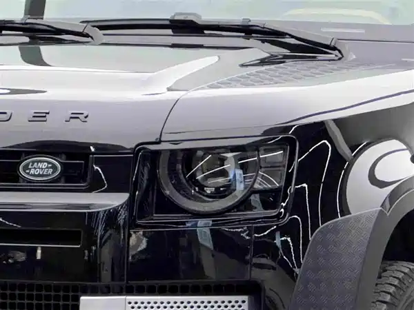 Land Rover Defender 2024