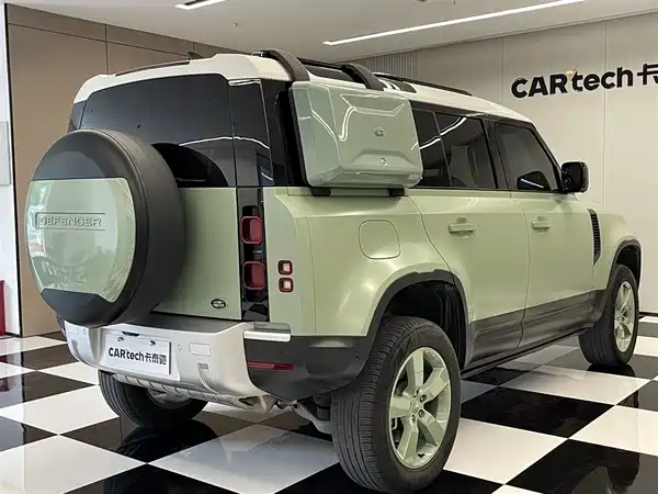 Land Rover Defender 2023