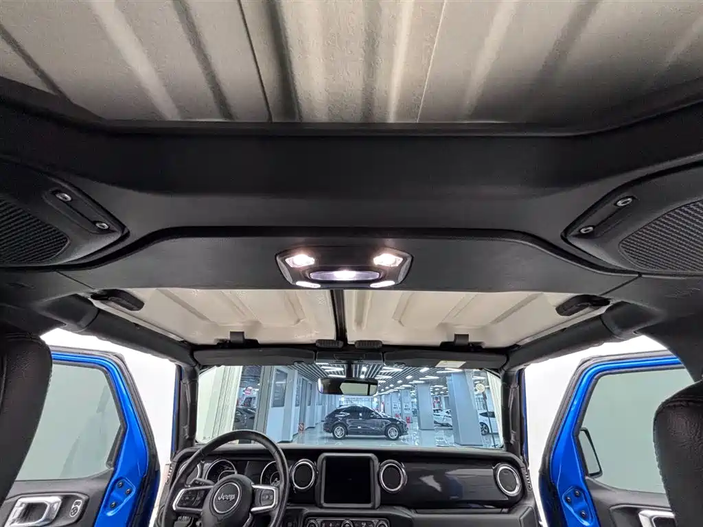 Jeep Wrangler 2023 — фото 23
