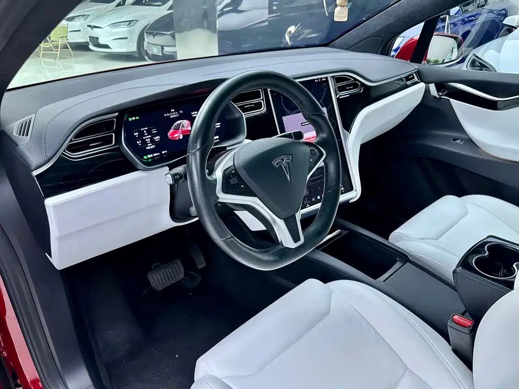 Tesla Model X 2018 — фото 8