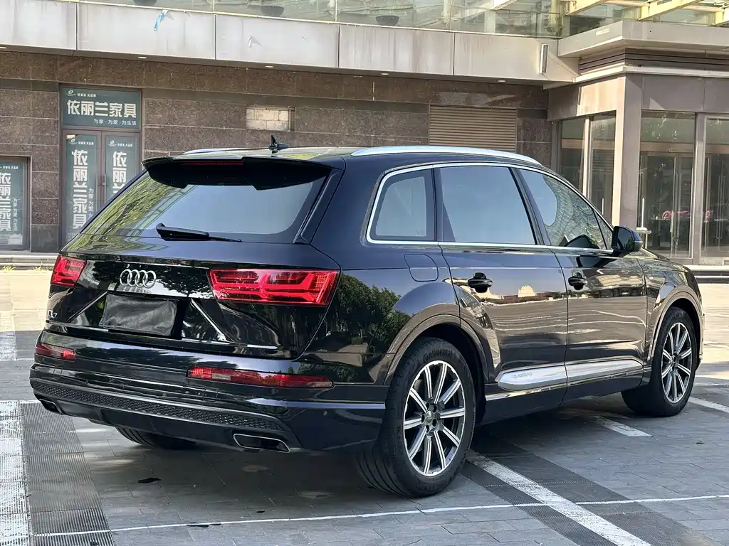 Audi Q7 2018 — фото 9