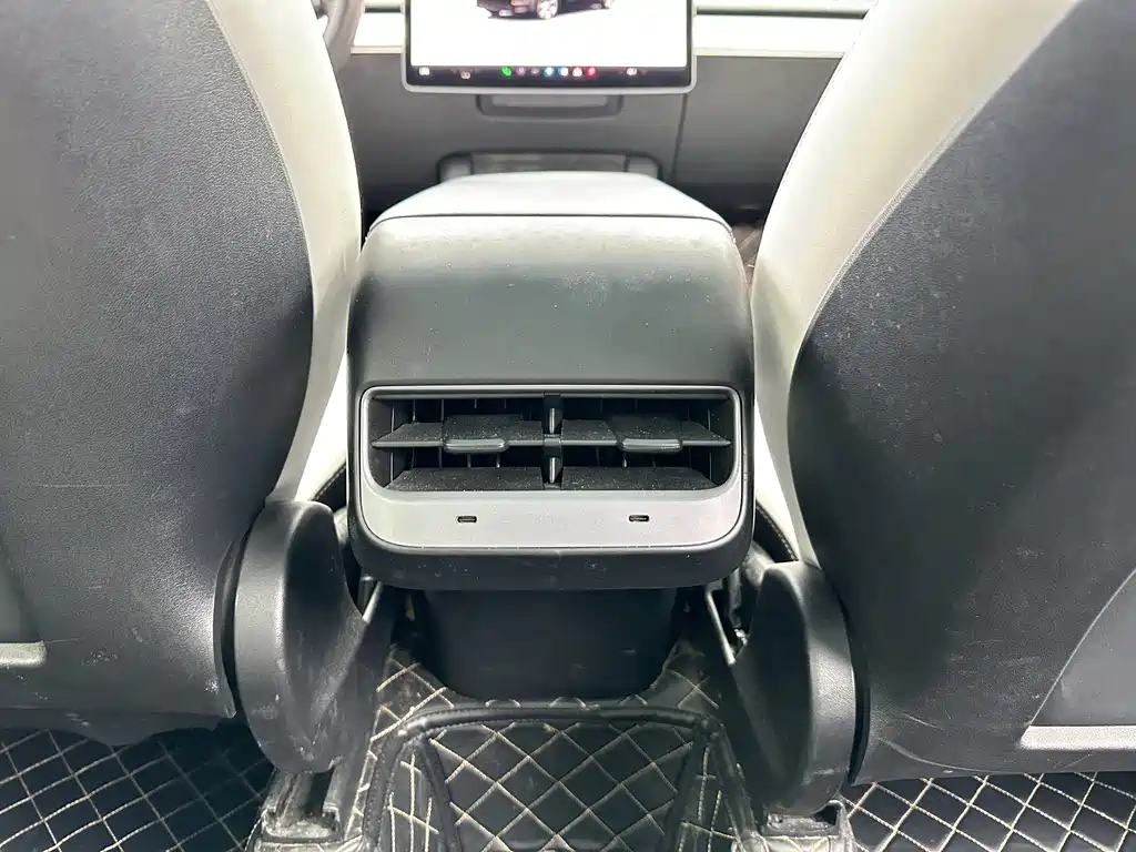 Tesla Model Y 2022 — фото 17